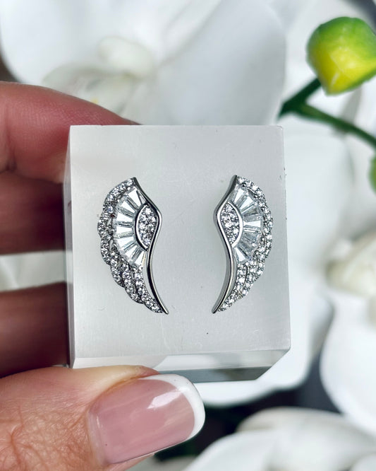 Wing earrings with baguette and solitaire crystals